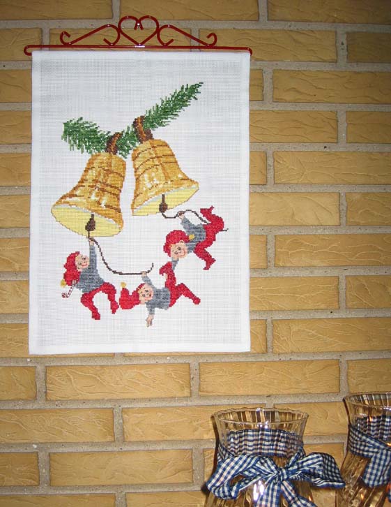 Broderikit nisser med juleklokker