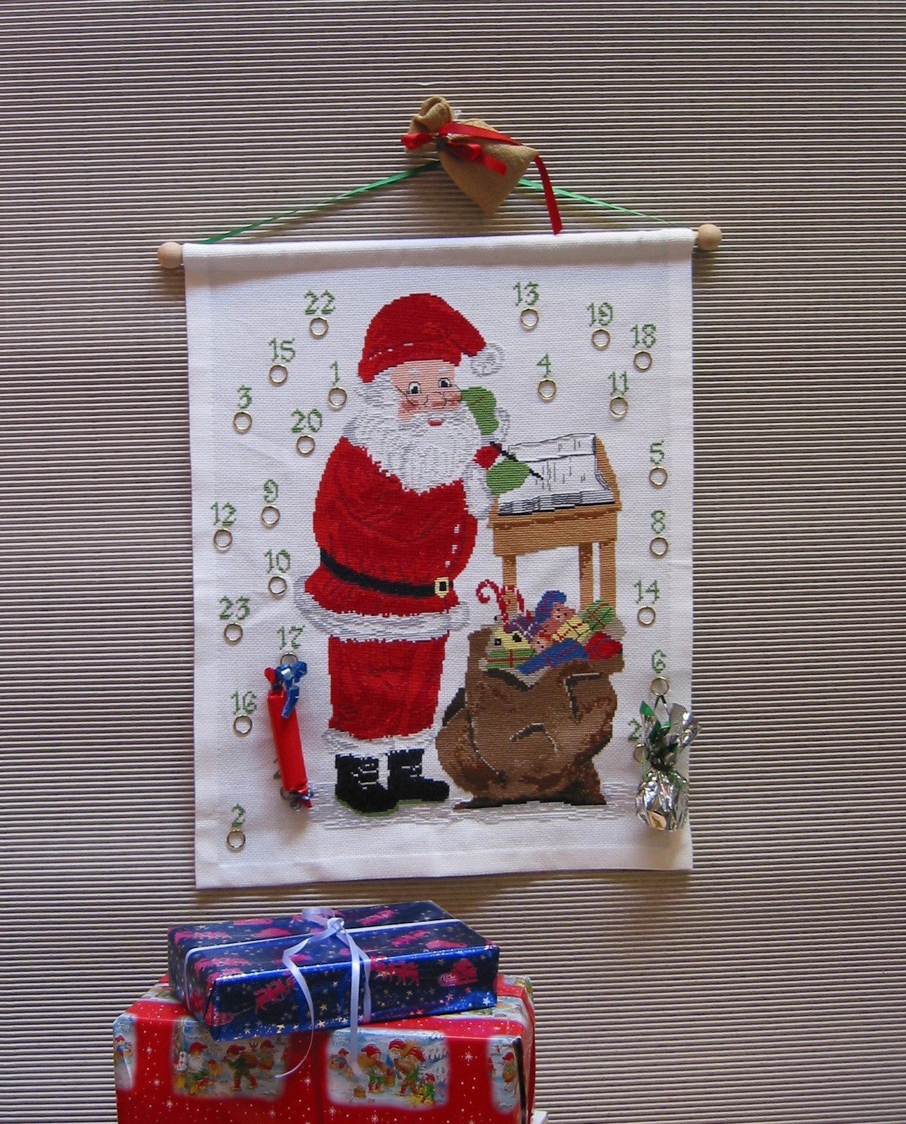 Julemanden og hans gavebog julekalender broderkit