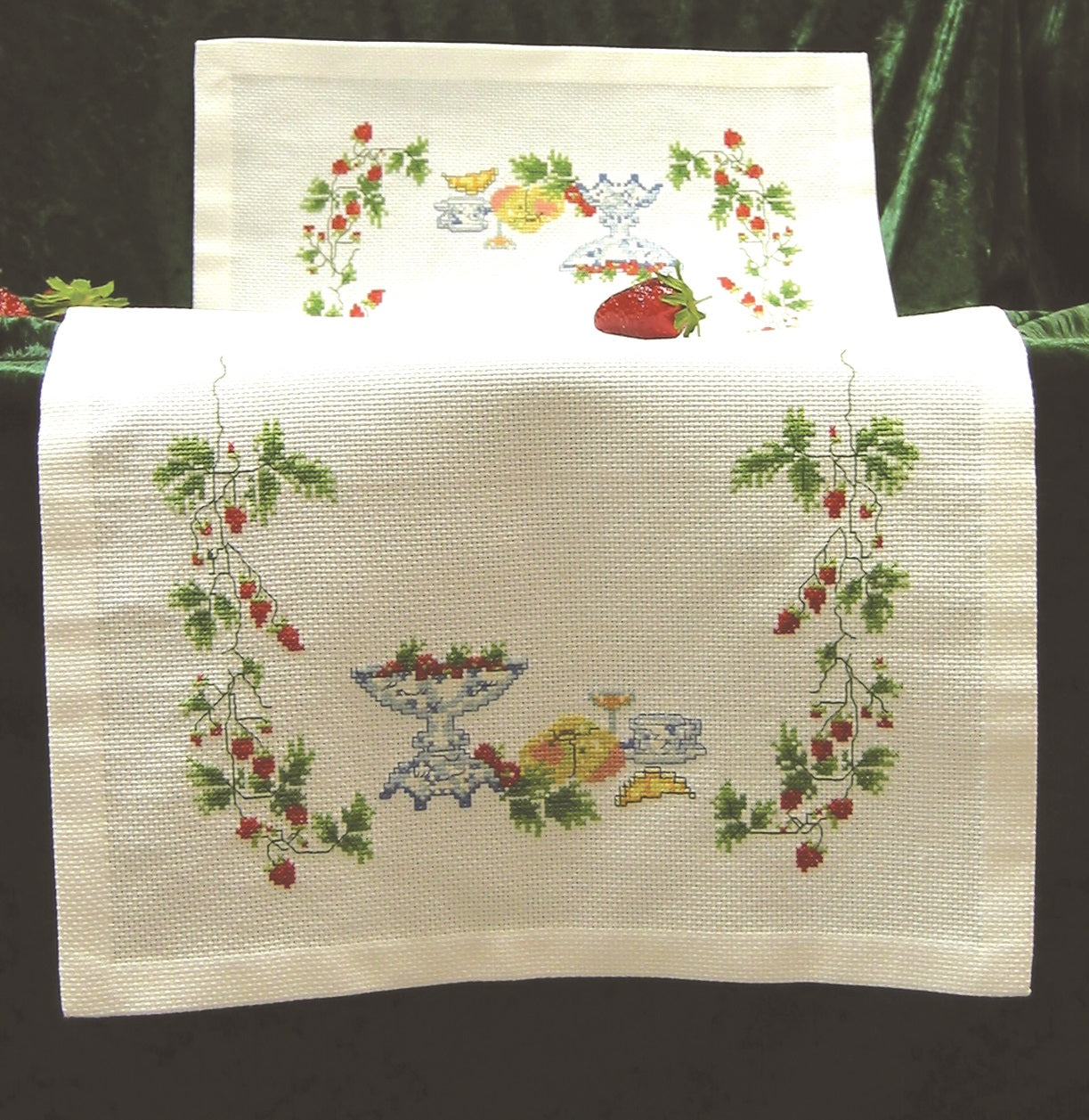 Jordbær løber broderikit