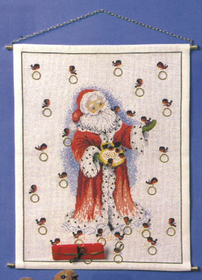 Julekalender i broderikit af julemanden og hans fugle